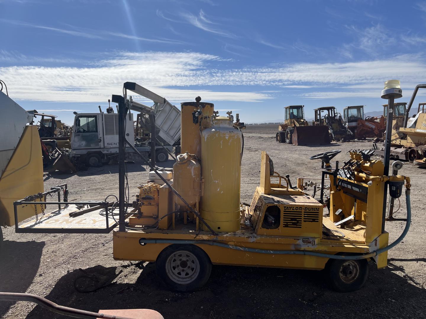 ./imagenes/INVOICE/2019/17420/PINTA RAYAS TAYLOR-DUNN D6-60 (23).JPG